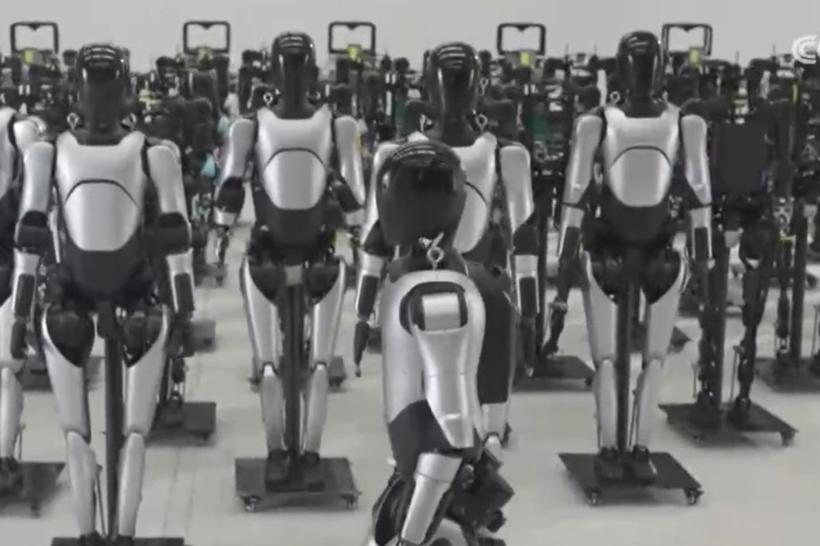 央视报道！揭秘AC米兰机器人量产超级工厂